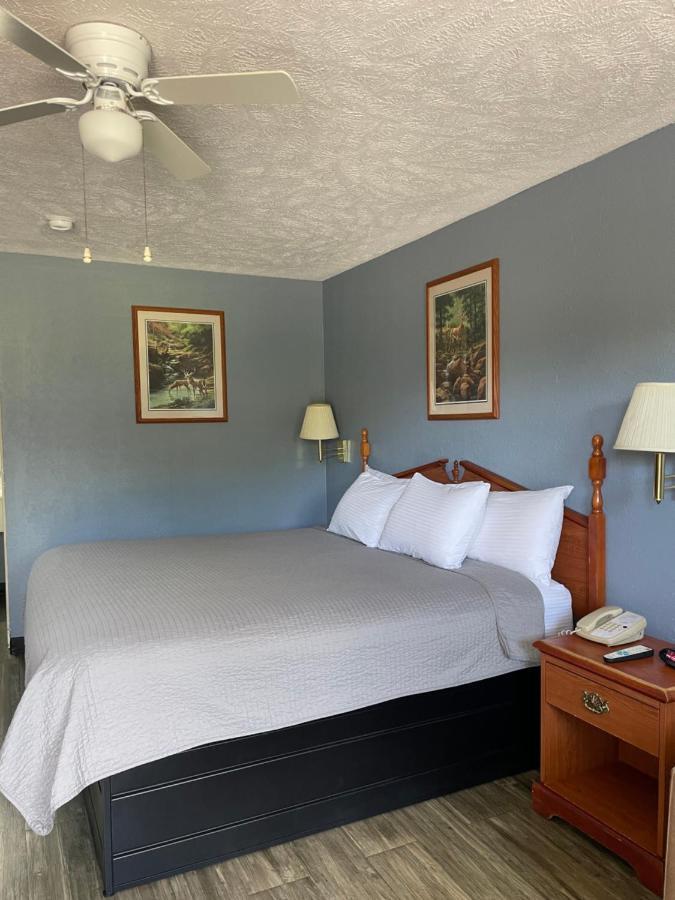 Deerfield Inn Adamsville Esterno foto