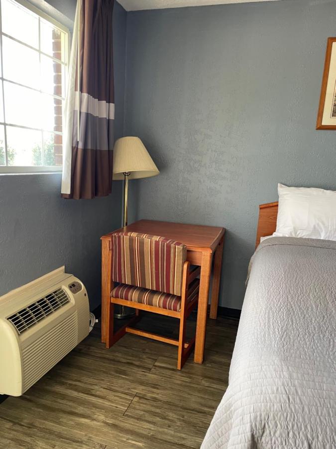 Deerfield Inn Adamsville Esterno foto